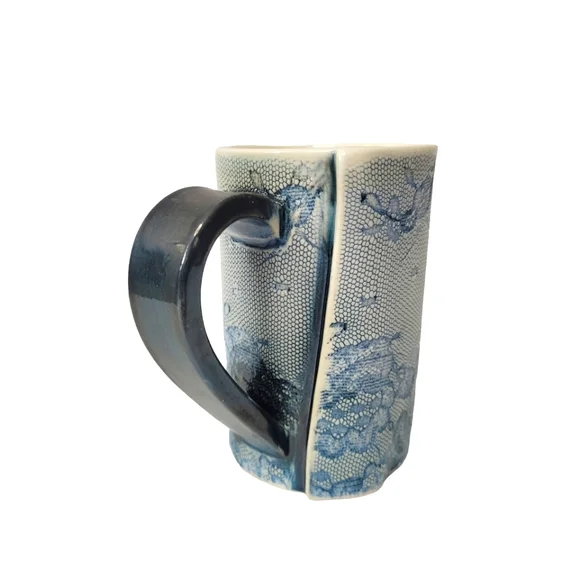 Handmade ceramic mug with teal floral lace print - Picture 2 of 10